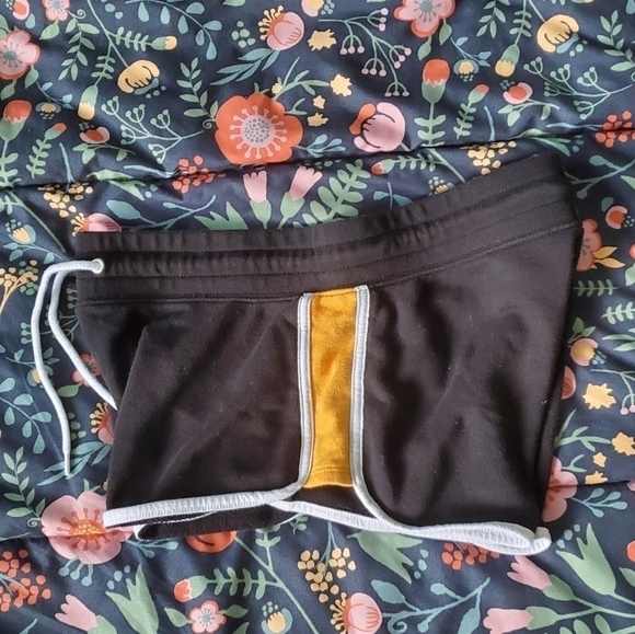 Divided | Weekend Edition | Small | 2 Pair Shorts - Picture 4 of 9
